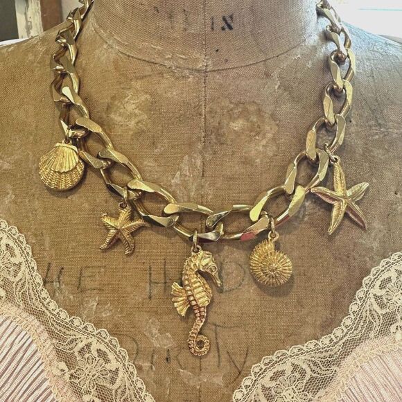 CHRISTIAN DIOR Necklace Seashell Shell Starfish Seahorse Chunky Gold Tone - Picture 4 of 15